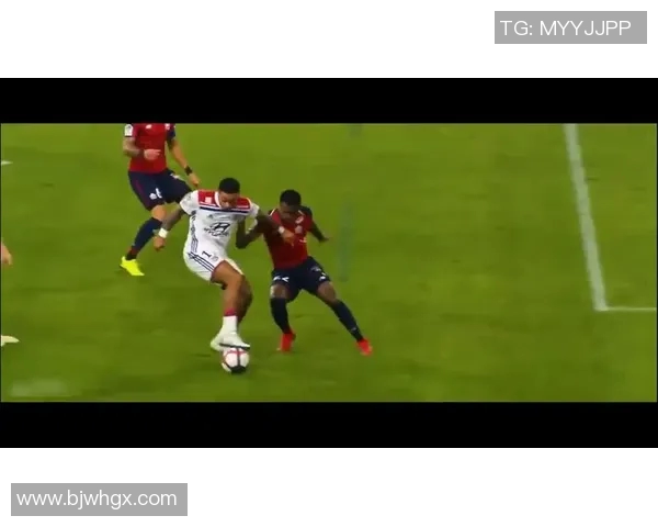 足球明星与孩子的温馨时刻精彩瞬间分享让人感受到亲情与运动的完美结合